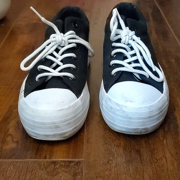 F21 - SZ 6 Black Chunky Platform Sneakers - Picture 6 of 8